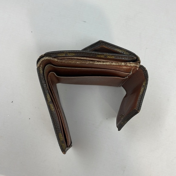 Low Start LV Authentic Wallet - Picture 8 of 9